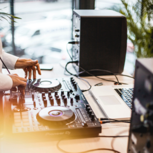 You're engaged! Now it's time to research vendors—for djs, cakes, espresso bars, venues & more! Check out Boston's Espresso Dave's top 9 bridal show survival tips before you go! www.espressodave.com #engaged #bridetobe #boston #bridetribe #weddingideas #dj